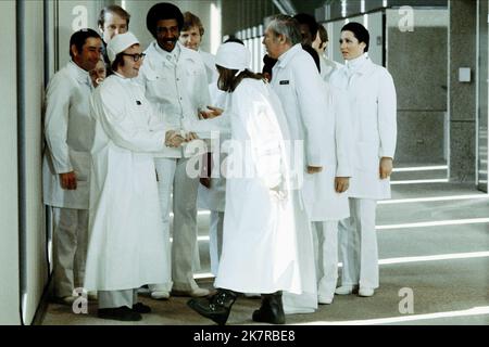 Woody Allen Film Sleeper (USA 1973) Charaktere: Miles Monroe Regie: Woody Allen 17. Dezember 1973 **WARNUNG** dieses Foto ist nur für redaktionelle Zwecke bestimmt und unterliegt dem Copyright der UNITED ARTISTS und/oder des Fotografen, der von der Film or Production Company beauftragt wurde. Es kann nur durch Veröffentlichungen in Verbindung mit der Werbung für den oben genannten Film reproduziert werden. Eine obligatorische Gutschrift für UNITED ARTISTS ist erforderlich. Der Fotograf sollte ebenfalls angerechnet werden, wenn er bekannt ist. Ohne schriftliche Genehmigung der Film Company kann keine kommerzielle Nutzung gewährt werden. Stockfoto