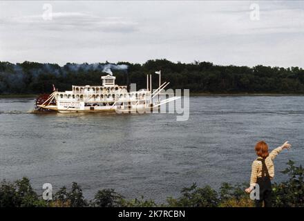 Steamboat Scene Film: Tom Sawyer (USA 1973) Regie: Don Taylor 14 March 1973 **WARNUNG** Dieses Foto ist nur für redaktionelle Verwendung bestimmt und unterliegt dem Copyright von UNITED ARTISTS und/oder dem von der Film- oder Produktionsfirma beauftragten Fotografen und kann nur durch Publikationen im Zusammenhang mit der Bewerbung des oben genannten Films reproduziert werden. Eine obligatorische Gutschrift für UNITED ARTISTS ist erforderlich. Der Fotograf sollte auch bei Bekanntwerden des Fotos gutgeschrieben werden. Ohne schriftliche Genehmigung der Film Company kann keine kommerzielle Nutzung gewährt werden. Stockfoto