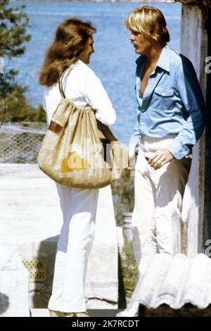 Jacqueline Bisset & Nick Nolte Film: The Deep (1977) Charaktere: Gail Berke, David Sanders Regie: Peter Yates 17 June 1977 **WARNUNG** Dieses Foto ist nur für redaktionelle Zwecke bestimmt und unterliegt dem Copyright von COLUMBIA und/oder des Fotografen, der von der Film- oder Produktionsfirma beauftragt wurde und darf nur von Publikationen im Zusammenhang mit der Bewerbung des oben genannten Films reproduziert werden. Eine obligatorische Gutschrift an COLUMBIA ist erforderlich. Der Fotograf sollte auch bei Bekanntwerden des Fotos gutgeschrieben werden. Ohne schriftliche Genehmigung der Film Company kann keine kommerzielle Nutzung gewährt werden. Stockfoto