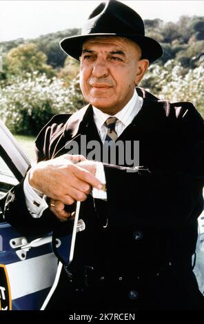 Telly Savalas Television: Kojak (TV-Serie) Charaktere: LT. Theo Kojak USA 1973-1978, 24. Oktober 1973 **WARNUNG** Dieses Foto ist nur für den redaktionellen Gebrauch bestimmt und unterliegt dem Copyright von CBS und/oder des Fotografen, der von der Film- oder Produktionsfirma beauftragt wurde und darf nur durch Publikationen im Zusammenhang mit der Bewerbung des oben genannten Films reproduziert werden. Eine obligatorische Gutschrift an CBS ist erforderlich. Der Fotograf sollte auch bei Bekanntwerden des Fotos gutgeschrieben werden. Ohne schriftliche Genehmigung der Film Company kann keine kommerzielle Nutzung gewährt werden. Stockfoto