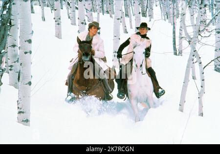 Tom Berenger & William Katt Film: Butch And Sundance: The Early Days (1979) Charaktere: Butch Cassidy, The Sundance Kid Regie: Richard Lester 15 June 1979 **WARNUNG** Dieses Foto ist nur für den redaktionellen Gebrauch bestimmt und unterliegt dem Copyright von 20. CENTURY FOX und/oder des Fotografen, der von der Film- oder Produktionsfirma beauftragt wurde, und kann nur durch Publikationen im Zusammenhang mit der Bewerbung des oben genannten Films reproduziert werden. Eine obligatorische Gutschrift an 20. CENTURY FOX ist erforderlich. Der Fotograf sollte auch bei Bekanntwerden des Fotos gutgeschrieben werden. Ohne schriftliche Genehmigung der Film Com kann keine kommerzielle Nutzung gewährt werden Stockfoto