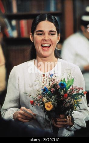 Ali MacGraw Film Love Story (USA 1970) Charaktere: Jennifer Cavalleri Regie: Arthur Hiller 16. Dezember 1970 **WARNUNG** dieses Foto ist nur für redaktionelle Zwecke bestimmt und unterliegt dem Urheberrecht von PARAMOUNT und/oder dem Fotografen, der von der Film- oder Produktionsgesellschaft beauftragt wurde. Es kann nur durch Veröffentlichungen in Verbindung mit der Werbung für den obigen Film reproduziert werden. Es ist eine obligatorische Gutschrift bis ÜBERGEORDNETEN BETRAG erforderlich. Der Fotograf sollte ebenfalls angerechnet werden, wenn er bekannt ist. Ohne schriftliche Genehmigung der Film Company kann keine kommerzielle Nutzung gewährt werden. Stockfoto