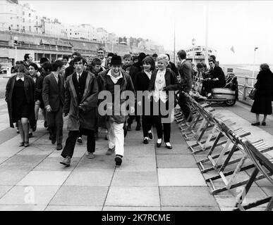 Phil Daniels & Mark Wingett Film: Quadrophenia (UK 1979) Charaktere: James Michael 'Jimmy' Cooper, Dave / Ort: Brighton, England Regie: Franc Roddam 14 May 1979 **WARNUNG** Dieses Foto ist nur für redaktionelle Verwendung bestimmt und unterliegt dem Copyright der WHO-FILME und/oder des Fotografen, der von der Film- oder Produktionsfirma beauftragt wurde und darf nur durch Publikationen im Zusammenhang mit der Bewerbung des oben genannten Films reproduziert werden. Eine obligatorische Gutschrift für DIE FILME DER WHO ist erforderlich. Der Fotograf sollte auch bei Bekanntwerden des Fotos gutgeschrieben werden. Ohne schriftliche Genehmigung der Fil kann keine kommerzielle Nutzung gewährt werden Stockfoto