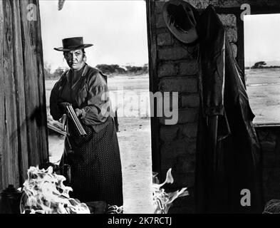 Katy Jurado Film: Pat Garrett und Billy the Kid; Pat Garrett & Billy the Kid (USA 1973) Charaktere: Mrs. Baker Regie: Sam Peckinpah 23 May 1973 **WARNUNG** Dieses Foto ist nur für den redaktionellen Gebrauch bestimmt und unterliegt dem Copyright von MGM und/oder dem Fotografen, der von der Film- oder Produktionsfirma beauftragt wurde, und kann nur von Publikationen im Zusammenhang mit der Bewerbung des oben genannten Films reproduziert werden. Eine obligatorische Gutschrift an MGM ist erforderlich. Der Fotograf sollte auch bei Bekanntwerden des Fotos gutgeschrieben werden. Ohne schriftliche Genehmigung der Film Company kann keine kommerzielle Nutzung gewährt werden. Stockfoto