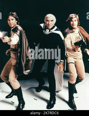 Richard Hatch, Lorne Greene & Dirk Benedict Television: Battlestar Galactica (TV-Serie) Charaktere: Capt. Apollo, Cmdr. Adama, LT. Starbuck USA 1978-1979, 17. September 1978 **ACHTUNG** Dieses Foto ist nur für redaktionelle Verwendung bestimmt und unterliegt dem Copyright von UNIVERSAL TV und/oder dem von der Film- oder Produktionsfirma beauftragten Fotografen und kann nur durch Publikationen im Zusammenhang mit der Bewerbung des oben genannten Films reproduziert werden. Eine obligatorische Gutschrift für UNIVERSAL TV ist erforderlich. Der Fotograf sollte auch bei Bekanntwerden des Fotos gutgeschrieben werden. Ohne schriftliche Genehmigung des F kann keine kommerzielle Nutzung gewährt werden Stockfoto