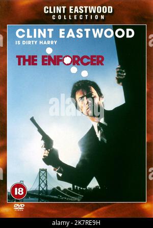 Clint Eastwood Poster Film: The Enforcer; Dirty Harry 3: The Enforcer (USA 1976) Charaktere: Harry Callahan Regie: James Fargo 22. Dezember 1976 **WARNUNG** Dieses Foto ist nur für den redaktionellen Gebrauch bestimmt und unterliegt dem Copyright von WARNER BROS. Und/oder den Fotografen, der vom Film- oder Produktionsunternehmen beauftragt wurde und nur durch Publikationen im Zusammenhang mit der Bewerbung des oben genannten Films reproduziert werden kann. Eine obligatorische Gutschrift an WARNER BROS. Ist erforderlich. Der Fotograf sollte auch bei Bekanntwerden des Fotos gutgeschrieben werden. Ohne schriftliche Genehmigung der Film Company kann keine kommerzielle Nutzung gewährt werden. Stockfoto