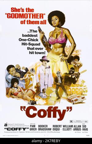 Pam Grier Film: Coffy (1973) Regie: Jack Hill 13 June 1973 **WARNUNG** Dieses Foto ist nur für den redaktionellen Gebrauch bestimmt und unterliegt dem Copyright von AMERIKANISCHEN INTERNATIONALEN BILDERN und/oder dem Fotografen, der von der Film oder Production Company beauftragt wurde und darf nur von Publikationen im Zusammenhang mit der Bewerbung des oben genannten Films reproduziert werden. Eine obligatorische Gutschrift für AMERIKANISCHE INTERNATIONALE BILDER ist erforderlich. Der Fotograf sollte auch bei Bekanntwerden des Fotos gutgeschrieben werden. Ohne schriftliche Genehmigung der Film Company kann keine kommerzielle Nutzung gewährt werden. Stockfoto