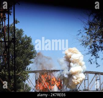 Filmszene Film: Kelly'S Heroes (USA/YU 1970) Regie: Brian G.Hutton 23 June 1970 **WARNUNG** Dieses Foto ist nur für den redaktionellen Gebrauch bestimmt und unterliegt dem Copyright von MGM und/oder dem Fotografen, der von der Film- oder Produktionsfirma beauftragt wurde, und kann nur von Publikationen im Zusammenhang mit der Bewerbung des oben genannten Films reproduziert werden. Eine obligatorische Gutschrift an MGM ist erforderlich. Der Fotograf sollte auch bei Bekanntwerden des Fotos gutgeschrieben werden. Ohne schriftliche Genehmigung der Film Company kann keine kommerzielle Nutzung gewährt werden. Stockfoto