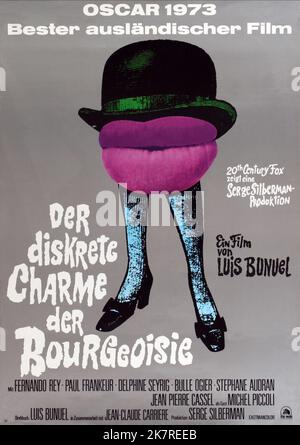 Film Poster Film: Der diskrete Charme der Bourgeoisie (Le Charme discret de la Bourgeoisie) Fr 1972, Regie: Luis Bunuel 15. September 1972 **WARNUNG** Dieses Foto ist nur für redaktionelle Zwecke bestimmt und unterliegt dem Copyright von GREENWICH FILM PRODUCTIONS und/oder des Fotografen, der von der Film oder Production Company beauftragt wurde und darf nur von Publikationen im Zusammenhang mit der Bewerbung des oben genannten Films reproduziert werden. Eine obligatorische Gutschrift für GREENWICH-FILMPRODUKTIONEN ist erforderlich. Der Fotograf sollte auch bei Bekanntwerden des Fotos gutgeschrieben werden. Ohne schriftliche Genehmigung des F kann keine kommerzielle Nutzung gewährt werden Stockfoto