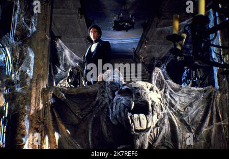 Frank Langella Film Dracula (USA/UK 1979) Charaktere: Graf Dracula Regie: John Badham 13. Juli 1979 **WARNUNG** dieses Foto ist nur für redaktionelle Zwecke bestimmt und unterliegt dem Urheberrecht von UNIVERSAL und/oder dem Fotografen, der von der Film- oder Produktionsgesellschaft beauftragt wurde. Es kann nur durch Veröffentlichungen in Verbindung mit der Werbung für den oben genannten Film reproduziert werden. Eine obligatorische Gutschrift für UNIVERSAL ist erforderlich. Der Fotograf sollte ebenfalls angerechnet werden, wenn er bekannt ist. Ohne schriftliche Genehmigung der Film Company kann keine kommerzielle Nutzung gewährt werden. Stockfoto