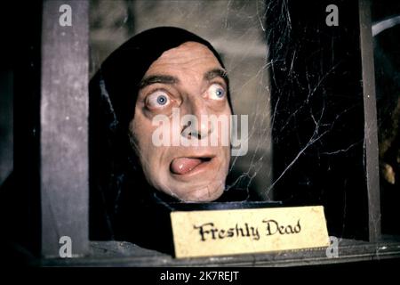 Marty Feldman Film: Young Frankenstein (1979) Charaktere: Igor Regie: Mel Brooks 15 December 1974 **WARNUNG** Dieses Foto ist nur für den redaktionellen Gebrauch bestimmt und unterliegt dem Copyright von 20. CENTURY FOX und/oder des Fotografen, der von der Film- oder Produktionsfirma beauftragt wurde, und kann nur von Publikationen im Zusammenhang mit der Bewerbung des oben genannten Films reproduziert werden. Eine obligatorische Gutschrift an 20. CENTURY FOX ist erforderlich. Der Fotograf sollte auch bei Bekanntwerden des Fotos gutgeschrieben werden. Ohne schriftliche Genehmigung der Film Company kann keine kommerzielle Nutzung gewährt werden. Stockfoto