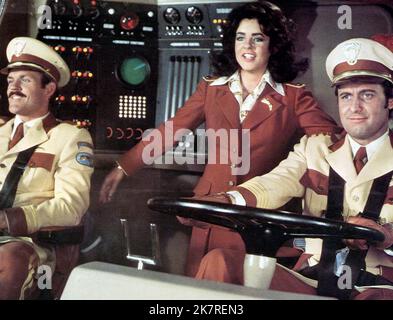 John Beck, Stockard Channing & Joseph Bologna Film: The Big Bus (USA 1976) Charaktere: Shoulders O'Brien,Kitty Baxter & Dan Torrance Regie: James Frawley 23 June 1976 **WARNUNG** Dieses Foto ist nur für den redaktionellen Gebrauch bestimmt und unterliegt dem Copyright von PARAMOUNT PICTURES und/oder des Fotografen, der von der Film- oder Produktionsfirma beauftragt wurde und darf nur von Publikationen im Zusammenhang mit der Bewerbung des oben genannten Films reproduziert werden. Eine obligatorische Gutschrift für PARAMOUNT-BILDER ist erforderlich. Der Fotograf sollte auch bei Bekanntwerden des Fotos gutgeschrieben werden. Eine kommerzielle Nutzung kann ohne schriftliche Genehmigung nicht gewährt werden Stockfoto