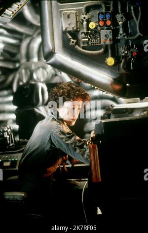 Sigourney Weaver Film: Alien (USA/UK 1979) Charaktere: Ripley Regie: Ridley Scott 25 May 1979 **WARNUNG** Dieses Foto ist nur für den redaktionellen Gebrauch bestimmt und unterliegt dem Copyright von 20. CENTURY FOX und/oder des Fotografen, der von der Film- oder Produktionsfirma beauftragt wurde, und kann nur durch Publikationen im Zusammenhang mit der Bewerbung des oben genannten Films reproduziert werden. Eine obligatorische Gutschrift an 20. CENTURY FOX ist erforderlich. Der Fotograf sollte auch bei Bekanntwerden des Fotos gutgeschrieben werden. Ohne schriftliche Genehmigung der Film Company kann keine kommerzielle Nutzung gewährt werden. Stockfoto