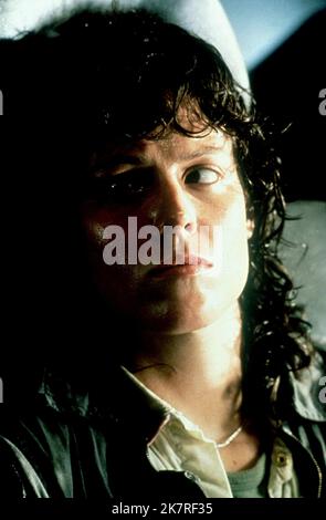 Sigourney Weaver Film: Alien (USA/UK 1979) Charaktere: Ripley Regie: Ridley Scott 25 May 1979 **WARNUNG** Dieses Foto ist nur für den redaktionellen Gebrauch bestimmt und unterliegt dem Copyright von 20. CENTURY FOX und/oder des Fotografen, der von der Film- oder Produktionsfirma beauftragt wurde, und kann nur durch Publikationen im Zusammenhang mit der Bewerbung des oben genannten Films reproduziert werden. Eine obligatorische Gutschrift an 20. CENTURY FOX ist erforderlich. Der Fotograf sollte auch bei Bekanntwerden des Fotos gutgeschrieben werden. Ohne schriftliche Genehmigung der Film Company kann keine kommerzielle Nutzung gewährt werden. Stockfoto