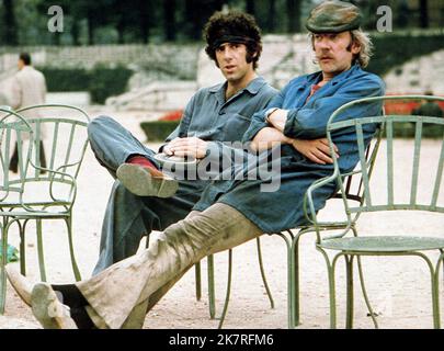 Elliott Gould & Donald Sutherland Film S*P*Y*S; Spys (1972) Charaktere: Griff & Bruland Regie: Irvin Kershner 28. Juni 1974 **WARNUNG** dieses Foto ist nur für redaktionelle Zwecke bestimmt und unterliegt dem Copyright von 20 CENTURY FOX und/oder dem Fotografen, der von der Film or Production Company zugewiesen wurde. Es kann nur durch Veröffentlichungen in Verbindung mit der Werbung für den oben genannten Film reproduziert werden. Eine obligatorische Gutschrift für 20 CENTURY FOX ist erforderlich. Der Fotograf sollte ebenfalls angerechnet werden, wenn er bekannt ist. Ohne schriftliche Genehmigung der Film Company kann keine kommerzielle Nutzung gewährt werden. Stockfoto
