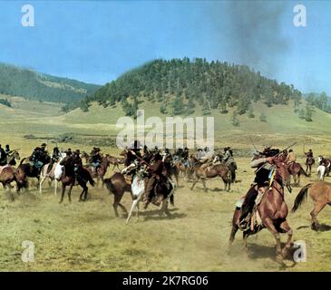 Fight Scene Film Soldier Blue (1970) Regie: Ralph Nelson 12. August 1970 **WARNUNG** dieses Foto ist nur für redaktionelle Zwecke bestimmt und unterliegt dem Urheberrecht von PARAMOUNT und/oder dem von der Film- oder Produktionsgesellschaft beauftragten Fotografen und kann nur durch Veröffentlichungen in Verbindung mit der Werbung für den oben genannten Film reproduziert werden. Es ist eine obligatorische Gutschrift bis ÜBERGEORDNETEN BETRAG erforderlich. Der Fotograf sollte ebenfalls angerechnet werden, wenn er bekannt ist. Ohne schriftliche Genehmigung der Film Company kann keine kommerzielle Nutzung gewährt werden. Stockfoto