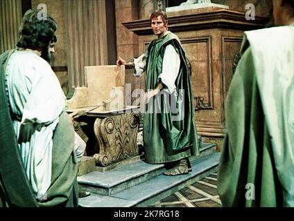 Charlton Heston Film: Julius Caesar (1970) Charaktere: Marc Antony Regie: Stuart Burges 03 February 1970 **WARNUNG** Dieses Foto ist nur für redaktionelle Verwendung bestimmt und unterliegt dem Copyright von MGM und/oder dem von der Film- oder Produktionsfirma beauftragten Fotografen und kann nur durch Publikationen im Zusammenhang mit der Bewerbung des oben genannten Films reproduziert werden. Eine obligatorische Gutschrift an MGM ist erforderlich. Der Fotograf sollte auch bei Bekanntwerden des Fotos gutgeschrieben werden. Ohne schriftliche Genehmigung der Film Company kann keine kommerzielle Nutzung gewährt werden. Stockfoto