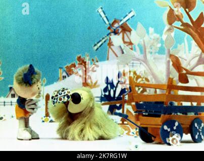 Florence & Dougal Film: Dougal And The Blue Cat; Magic Roundabout (1974) Charaktere: Florence & Dougal Regie: Serge Danot 01 December 1970 **WARNUNG** Dieses Foto ist nur für den redaktionellen Gebrauch bestimmt und unterliegt dem Copyright von UNITED ARISTS und/oder dem Fotografen, der von der Film- oder Produktionsfirma beauftragt wurde und kann nur durch Publikationen im Zusammenhang mit der Bewerbung des oben genannten Films reproduziert werden. Eine obligatorische Gutschrift an UNITED ARISTS ist erforderlich. Der Fotograf sollte auch bei Bekanntwerden des Fotos gutgeschrieben werden. Ohne schriftliche Genehmigung der Film Company kann keine kommerzielle Nutzung gewährt werden. Stockfoto