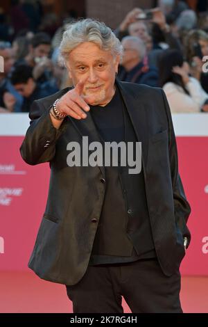 Rom, Italien. 18. Oktober 2022. Andrea Roncato nimmt am roten Teppich des Films „La California“ beim Rome Film Fest im Auditorium Parco della Musica Teil. Kredit: SOPA Images Limited/Alamy Live Nachrichten Stockfoto