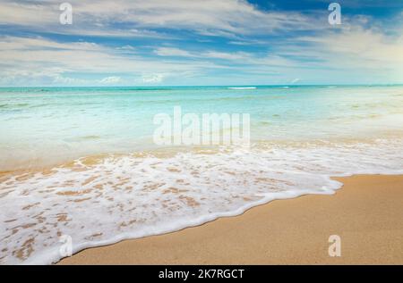 Idyllischer Espelho Strand in Trancoso an sonnigen Tagen, Bahia, Nordostbrasilien Stockfoto