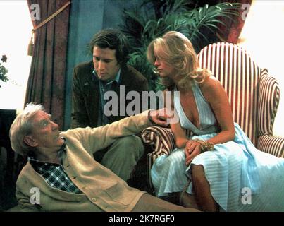 Burgess Meredith, Chevy Chase & Goldie Hawn Film: Foul Play (USA 1978) Charaktere: Mr. Hennessey,Tony Carlson & Gloria Mundy Regie: Colin Higgins 14 July 1978 **WARNUNG** Dieses Foto ist nur für den redaktionellen Gebrauch bestimmt und unterliegt dem Copyright von PARAMOUNT PICTURES und/oder des Fotografen, der von der Film- oder Produktionsfirma beauftragt wurde und darf nur von Publikationen im Zusammenhang mit der Bewerbung des oben genannten Films reproduziert werden. Eine obligatorische Gutschrift für PARAMOUNT-BILDER ist erforderlich. Der Fotograf sollte auch bei Bekanntwerden des Fotos gutgeschrieben werden. Eine kommerzielle Nutzung kann ohne schriftliche Genehmigung des nicht gewährt werden Stockfoto