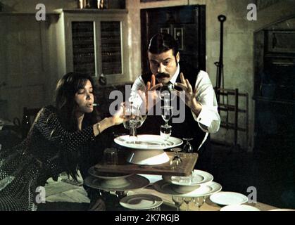 Szene mit Oliver Reed Film Blue Blood (1973) Charaktere: MIT Tom Regie: Andrew Sinclair 02. Juni 1973 **WARNUNG** dieses Foto ist nur für redaktionelle Zwecke bestimmt und unterliegt dem Urheberrecht der STOCKENTENPRODUKTIONEN und/oder des Fotografen, der von der Film or Production Company beauftragt wurde und kann nur durch Veröffentlichungen in Verbindung mit der Werbung für den obigen Film reproduziert werden. Eine obligatorische Gutschrift für STOCKENTENPRODUKTIONEN ist erforderlich. Der Fotograf sollte ebenfalls angerechnet werden, wenn er bekannt ist. Ohne schriftliche Genehmigung der Film Company kann keine kommerzielle Nutzung gewährt werden. Stockfoto