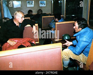 George Kennedy & Clint Eastwood Film: The Eiger Sanction (USA 1975) Charaktere: Ben Bowman & Dr. Jonathan Hemlock Regie: Clint Eastwood 21 May 1975 **WARNUNG** Dieses Foto ist nur für redaktionelle Zwecke bestimmt und unterliegt dem Copyright von UNIVERSAL und/oder dem Fotografen, der von der Film- oder Produktionsgesellschaft beauftragt wurde und darf nur durch Publikationen im Zusammenhang mit der Bewerbung des oben genannten Films reproduziert werden. Eine obligatorische Gutschrift an UNIVERSAL ist erforderlich. Der Fotograf sollte auch bei Bekanntwerden des Fotos gutgeschrieben werden. Ohne schriftliche Genehmigung der Film Company kann keine kommerzielle Nutzung gewährt werden. Stockfoto