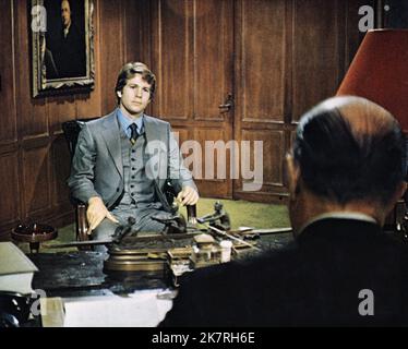 Ryan O'Neal Film Love Story (USA 1970) Regie: Arthur Hiller 16. Dezember 1970 **WARNUNG** dieses Foto ist nur für redaktionelle Zwecke bestimmt und unterliegt dem Urheberrecht von PARAMOUNT und/oder dem Fotografen, der von der Film- oder Produktionsgesellschaft beauftragt wurde. Es kann nur durch Veröffentlichungen in Verbindung mit der Werbung für den oben genannten Film reproduziert werden. Es ist eine obligatorische Gutschrift bis ÜBERGEORDNETEN BETRAG erforderlich. Der Fotograf sollte ebenfalls angerechnet werden, wenn er bekannt ist. Ohne schriftliche Genehmigung der Film Company kann keine kommerzielle Nutzung gewährt werden. Stockfoto