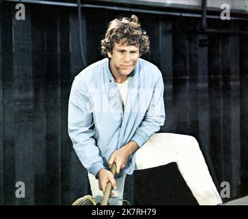 Ryan O'Neal Film Love Story (USA 1970) Regie: Arthur Hiller 16. Dezember 1970 **WARNUNG** dieses Foto ist nur für redaktionelle Zwecke bestimmt und unterliegt dem Urheberrecht von PARAMOUNT und/oder dem Fotografen, der von der Film- oder Produktionsgesellschaft beauftragt wurde. Es kann nur durch Veröffentlichungen in Verbindung mit der Werbung für den oben genannten Film reproduziert werden. Es ist eine obligatorische Gutschrift bis ÜBERGEORDNETEN BETRAG erforderlich. Der Fotograf sollte ebenfalls angerechnet werden, wenn er bekannt ist. Ohne schriftliche Genehmigung der Film Company kann keine kommerzielle Nutzung gewährt werden. Stockfoto