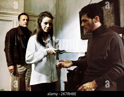 George C. Scott, Trish Van Devere & Tony Musante Film: The Last Run (1971) Regie: Richard Fleischer 07 July 1971 **WARNUNG** Dieses Foto ist nur für redaktionelle Zwecke bestimmt und unterliegt dem Copyright von MGM und/oder dem von der Film- oder Produktionsfirma beauftragten Fotografen und kann nur durch Publikationen im Zusammenhang mit der Bewerbung des oben genannten Films reproduziert werden. Eine obligatorische Gutschrift an MGM ist erforderlich. Der Fotograf sollte auch bei Bekanntwerden des Fotos gutgeschrieben werden. Ohne schriftliche Genehmigung der Film Company kann keine kommerzielle Nutzung gewährt werden. Stockfoto