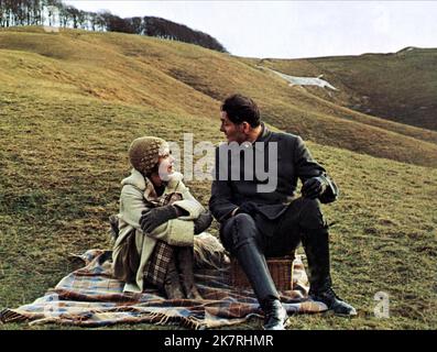 Sarah Miles & Robert Shaw Film: The Mietling (1973) Charaktere: Lady Franklin & Steven Ledbetter Regie: Alan Bridges 10 June 1973 **WARNUNG** Dieses Foto ist nur für redaktionelle Verwendung bestimmt und unterliegt dem Copyright von COLUMBIA und/oder dem von der Film- oder Produktionsfirma beauftragten Fotografen und kann nur von Publikationen im Zusammenhang mit der Bewerbung des oben genannten Films reproduziert werden. Eine obligatorische Gutschrift an COLUMBIA ist erforderlich. Der Fotograf sollte auch bei Bekanntwerden des Fotos gutgeschrieben werden. Ohne schriftliche Genehmigung der Film Company kann keine kommerzielle Nutzung gewährt werden. Stockfoto