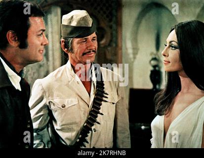 Tony Curtis, Charles Bronson & Michele Mercier Film: You Can't Win 'EM All (1970) Charaktere: Adam Dyer,Josh Corey & Regie: Peter Collinson 24 July 1970 **WARNUNG** Dieses Foto ist nur für redaktionelle Verwendung bestimmt und unterliegt dem Copyright von COLUMBIA PICTURES und/oder des Fotografen, der von der Film- oder Produktionsfirma beauftragt wurde und darf nur von Publikationen im Zusammenhang mit der Bewerbung des oben genannten Films reproduziert werden. Eine obligatorische Gutschrift für COLUMBIA PICTURES ist erforderlich. Der Fotograf sollte auch bei Bekanntwerden des Fotos gutgeschrieben werden. Ohne schriftliche Genehmigung der Film Com kann keine kommerzielle Nutzung gewährt werden Stockfoto