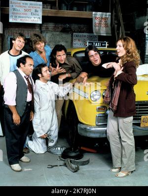 Randall Carver, Danny Devito, Jeff Conaway, Andy Kaufman, Judd Hirsch, Tony Danza & Marilu Henner Fernsehen: Taxi (TV-Serie) Charaktere: John Burns, Louie De Palma, Bobby Wheeler, Latka Gravas, Alex Reiger, Tony Banta, Elaine O'Connor-Nardo USA 1963-1964, 12. September 1978 **WARNUNG** Dieses Foto ist nur für redaktionelle Verwendung bestimmt und unterliegt dem Copyright von PARAMOUNT TELEVISION und/oder des Fotografen, der von der Film- oder Produktionsfirma beauftragt wurde und darf nur durch Publikationen im Zusammenhang mit der Bewerbung des oben genannten Films reproduziert werden. Eine obligatorische Gutschrift an PARAMOUNT TELEVISION ist erforderlich. Der Stockfoto