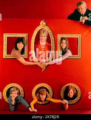 David Cassidy, Shirley Jones, Susan Dey, Dave Madden, Danny Bonaduce, Suzanne Crough & Brian Forster Television: The Partridge Family (TV-Serie) Charaktere: Keith Douglas Partridge, Shirley Renfrew Partridge, Laurie Partridge, Reuben Kincaid, Danny Partridge, Tracy Partridge & Christopher 'Chris' Partridge USA 1970-1974, 25. September 1970 **WARNUNG** Dieses Foto ist nur für redaktionelle Zwecke bestimmt und unterliegt dem Copyright von ABC und/oder dem Fotografen, der von der Film- oder Produktionsfirma beauftragt wurde, und kann nur von Publikationen im Zusammenhang mit der Bewerbung des oben genannten Films reproduziert werden. Ein Pflichtfeld Stockfoto