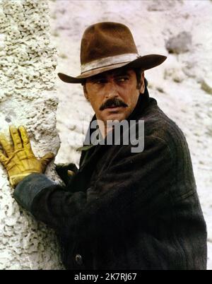 Rock Hudson Film Showdown (1973) Charaktere: Chuck Jarvis Regie: George Seaton 08. Juni 1973 **WARNUNG** dieses Foto ist nur für redaktionelle Zwecke bestimmt und unterliegt dem Urheberrecht von UNIVERSAL und/oder dem Fotografen, der von der Film or Production Company zugewiesen wurde und kann nur durch Veröffentlichungen in Verbindung mit der Werbung für den oben genannten Film reproduziert werden. Eine obligatorische Gutschrift für UNIVERSAL ist erforderlich. Der Fotograf sollte ebenfalls angerechnet werden, wenn er bekannt ist. Ohne schriftliche Genehmigung der Film Company kann keine kommerzielle Nutzung gewährt werden. Stockfoto