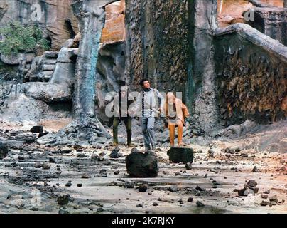 Roddy McDowall, Austin Stoker & Paul Williams Film: Battle for the Planet of the Apes (1973) Charaktere: Caesar, MacDonald, Prof. Virgil Regie: J. Lee Thompson 15 June 1973 **WARNUNG** Dieses Foto ist nur für den redaktionellen Gebrauch bestimmt und unterliegt dem Copyright von 20 CENTURY FOX und/oder des Fotografen, der von der Film- oder Produktionsfirma beauftragt wurde, und kann nur durch Publikationen im Zusammenhang mit der Bewerbung des oben genannten Films reproduziert werden. Eine obligatorische Gutschrift an 20 CENTURY FOX ist erforderlich. Der Fotograf sollte auch bei Bekanntwerden des Fotos gutgeschrieben werden. Ohne schriftliche Genehmigung kann keine kommerzielle Nutzung gewährt werden Stockfoto