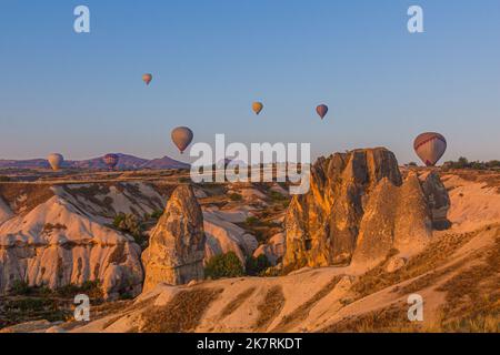 Heißluftballons über Kappadokien, Türkei Stockfoto