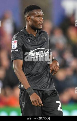 Swansea, Großbritannien. 18. Oktober 2022. Mamadou Loum #22 of Reading während des Sky Bet Championship-Spiels Swansea City vs Reading im Swansea.com Stadium, Swansea, Großbritannien, 18.. Oktober 2022 (Foto von Mike Jones/News Images) in Swansea, Großbritannien am 10/18/2022. (Foto von Mike Jones/News Images/Sipa USA) Quelle: SIPA USA/Alamy Live News Stockfoto