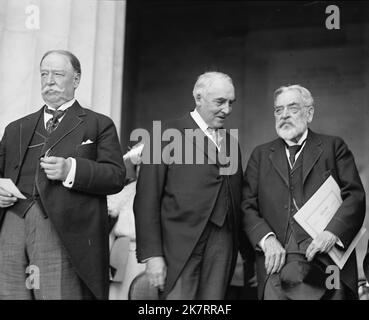 Präsident William Taft (links) mit Präsident Warren G. Harding und Robert Lincoln bei der Einweihung des Lincoln Memorial, 30. Mai 1922 Stockfoto