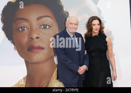 Michael G Wilson und Barbara Broccoli besuchen die „Till“-Premiere 66. beim BFI London Film Festival, Großbritannien Stockfoto