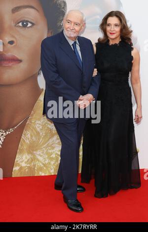 Michael G Wilson und Barbara Broccoli besuchen die „Till“-Premiere 66. beim BFI London Film Festival, Großbritannien Stockfoto