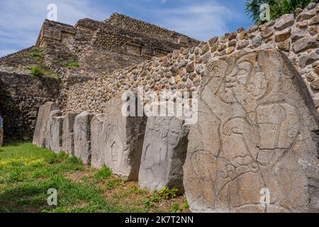 Steine der Tänzer, auf dem Platz der Tänzer (Galerie der Danzantes), neben Gebäude L am Monte Alban (UNESCO-Weltkulturerbe), die ich Stockfoto