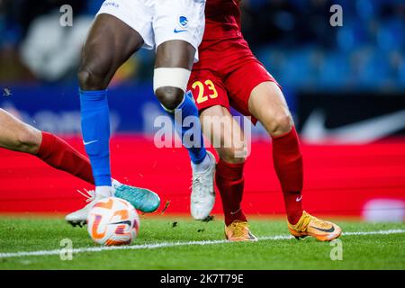 Genks Paul Onuachu schießt am Dienstag, 18. Oktober 2022, in Genk, am 13. Tag der ersten Division der belgischen Meisterschaft 2022-2023, ein Tor während eines Fußballspiels zwischen KRC Genk und KVC Westerlo. BELGA FOTO JASPER JACOBS Stockfoto