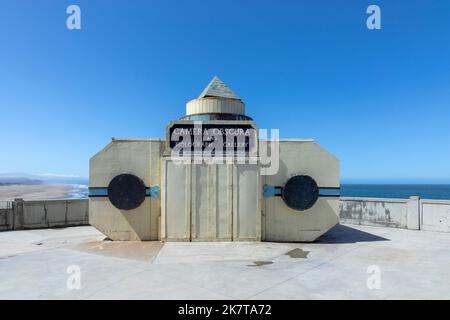 San Francisco, USA - 6. Juni 2022: Riesige Kamera Obscura mit Blick auf den Pazifik in San Francisco. Erbaut als Touristenattraktion im Jahr 1946, ist es n Stockfoto