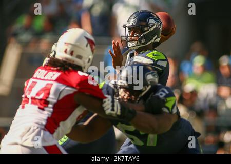 Seattle, WA, USA. 16. Oktober 2022. Seattle Seahawks Quarterback Geno Smith (7) spielt während eines NFL-Fußballspiels in Seattle, WA. Sean Brown/CSM/Alamy Live News Stockfoto