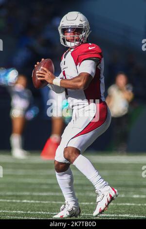 16. Oktober 2022: Der Quarterback der Arizona Cardinals Kyler Murray (1) scheint während eines NFL-Fußballspiels in Seattle, WA, vorbei zu gehen. Sean Brown/CSM Stockfoto