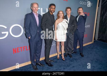 New York, Usa. 18. Oktober 2022. Noah Emmerich, Nnamdi Asomugha, Jessica Chastain, Eddie Redmayne und Tobias Lindholm besuchen Netflix's „The Good Nurse“ New York Screening am Paris Theatre in New York City. Kredit: SOPA Images Limited/Alamy Live Nachrichten Stockfoto