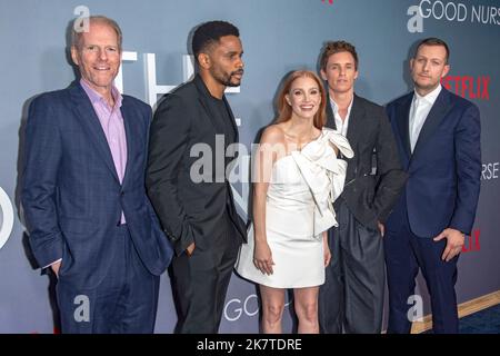 New York, Usa. 18. Oktober 2022. Noah Emmerich, Nnamdi Asomugha, Jessica Chastain, Eddie Redmayne und Tobias Lindholm besuchen Netflix's „The Good Nurse“ New York Screening am Paris Theatre in New York City. Kredit: SOPA Images Limited/Alamy Live Nachrichten Stockfoto