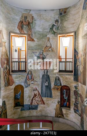 Innenraum des Palazzo Bo (Palazzo del Bo), seit 1493 Sitz der Universität Padua, dekoriert vom Künstler Gio Ponti, Padua, Venetien, Italien Stockfoto