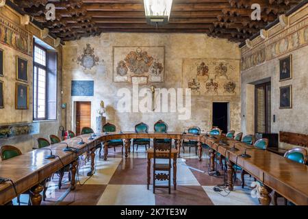 Abschlusshalle (Sala Lauree) im Palazzo del Bo, dem historischen Sitz der Universität Padua seit 1493, Padua, Venetien, Italien Stockfoto